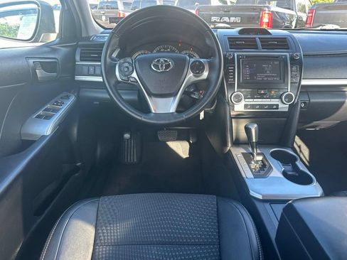 Used 2014 Toyota Camry SE w/ Moonroof Package FWD image 19