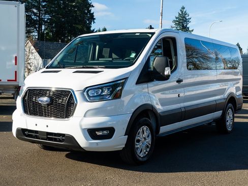 Used 2023 Ford Transit 350 XLT image 3