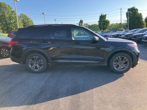 Used 2021 Ford Explorer XLT w/ Equipment Group 202A AWD/4WD image 2