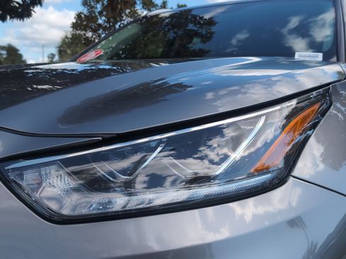 Certified 2026 Toyota Highlander Limited image 6