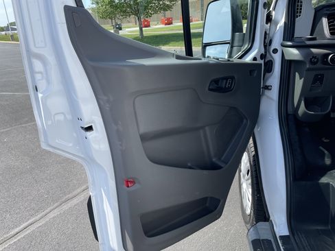Used 2024 Ford Transit 250 Low Roof w/ Exterior Upgrade Package RWD image 18