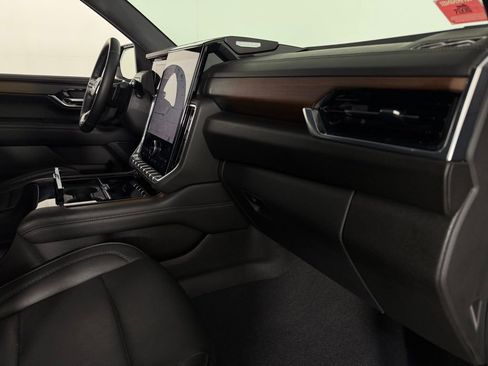 Used 2025 GMC Yukon Denali image 33