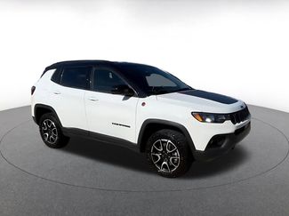 Used 2025 Jeep Compass Trailhawk video 2