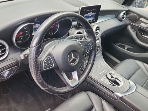 Used 2017 Mercedes-Benz GLC 300 4MATIC image 4