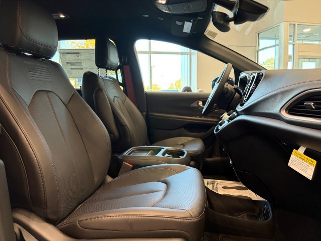New 2027 Chrysler Pacifica Select FWD image 19