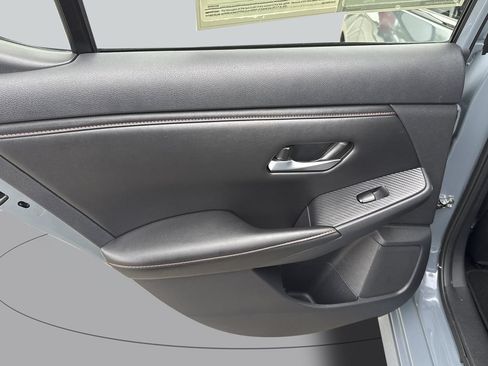 Used 2025 Nissan Sentra SR FWD image 35