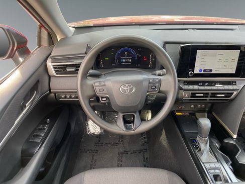 Used 2025 Toyota Camry LE FWD image 12
