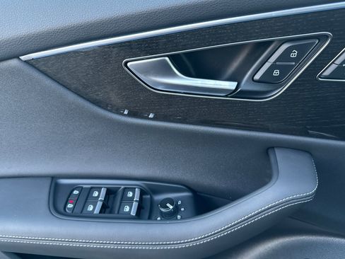 Used 2024 Audi Q8 Premium Plus w/ Premium Plus Package image 10