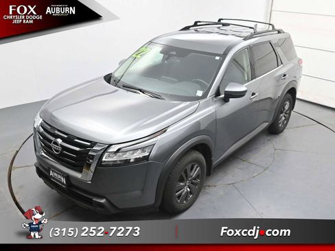 Used 2022 Nissan Pathfinder SV image 26