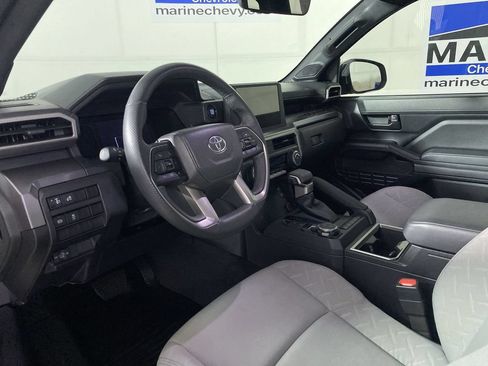Used 2024 Toyota Tacoma SR5 w/ SR5 Upgrade Package AWD/4WD image 15