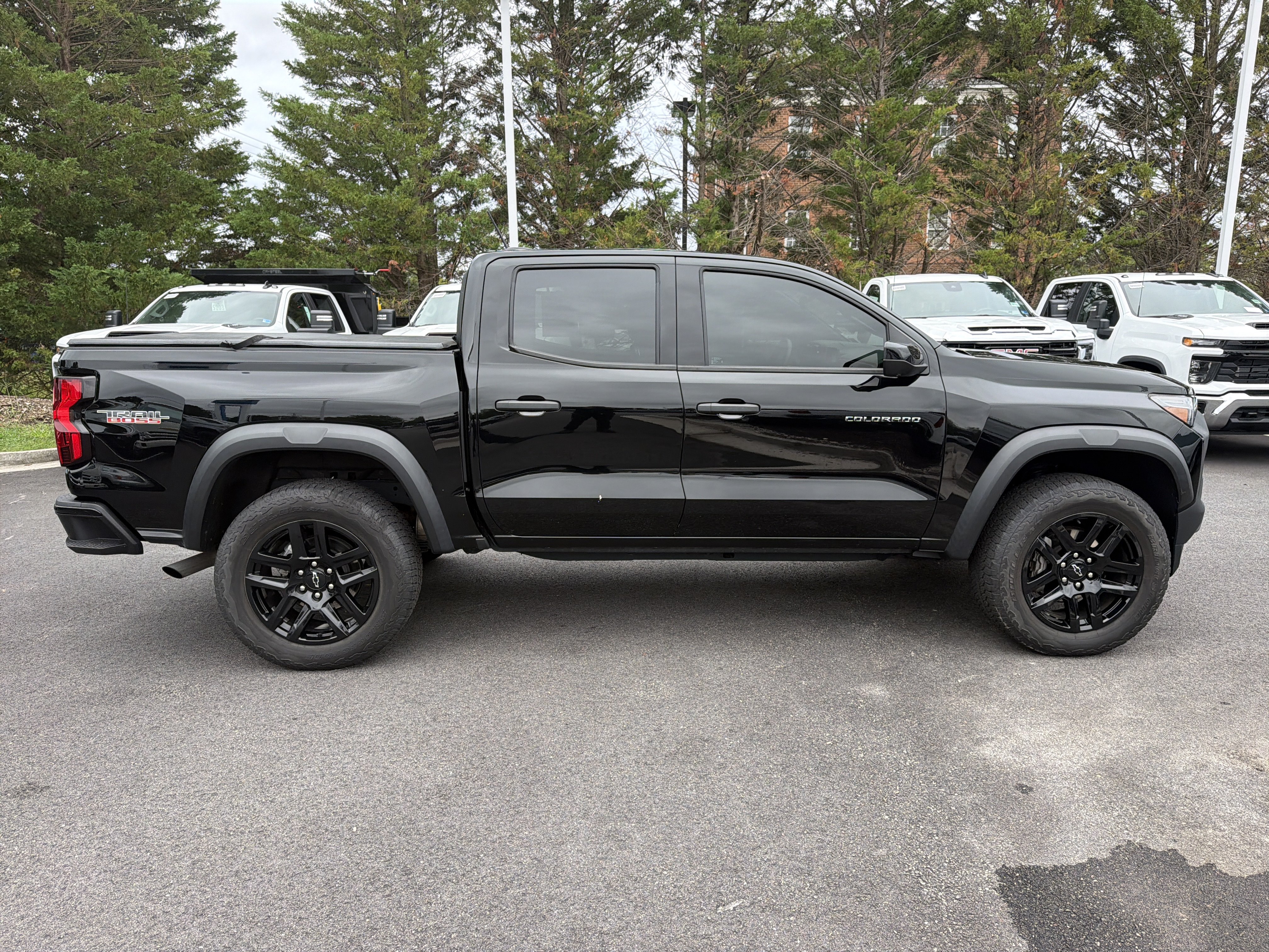 Used 2024 Chevrolet Colorado Trail Boss w/ Technology Package AWD/4WD image 11