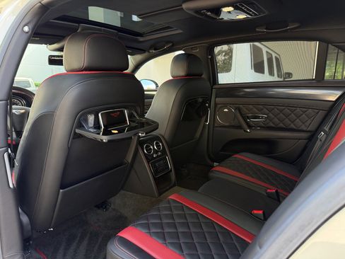 Used 2018 Bentley Flying Spur S W12 AWD/4WD image 30