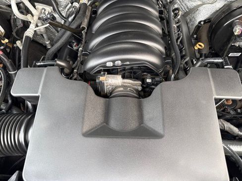Used 2017 Chevrolet Suburban LT AWD/4WD image 32