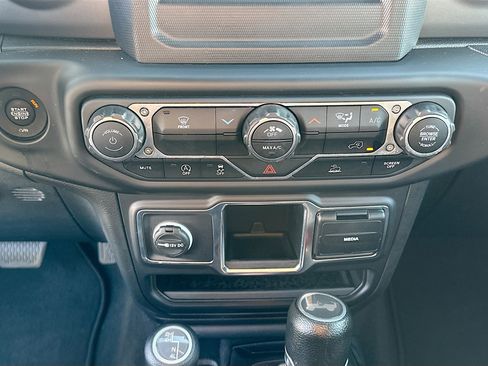 Used 2022 Jeep Wrangler Unlimited Sport image 15