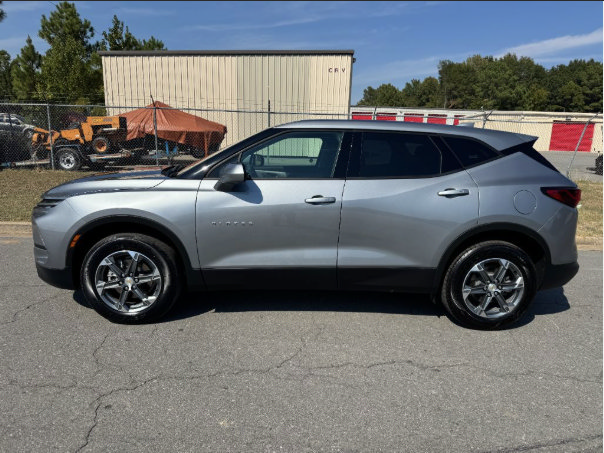 Used 2025 Chevrolet Blazer LT FWD image 18