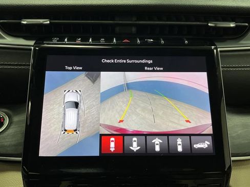 Used 2022 Jeep Grand Cherokee Limited w/ Luxury Tech Group II image 10