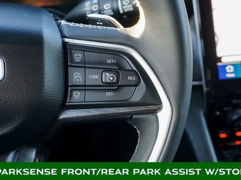 Used 2023 Jeep Grand Cherokee Limited w/ Luxury Tech Group II image 25