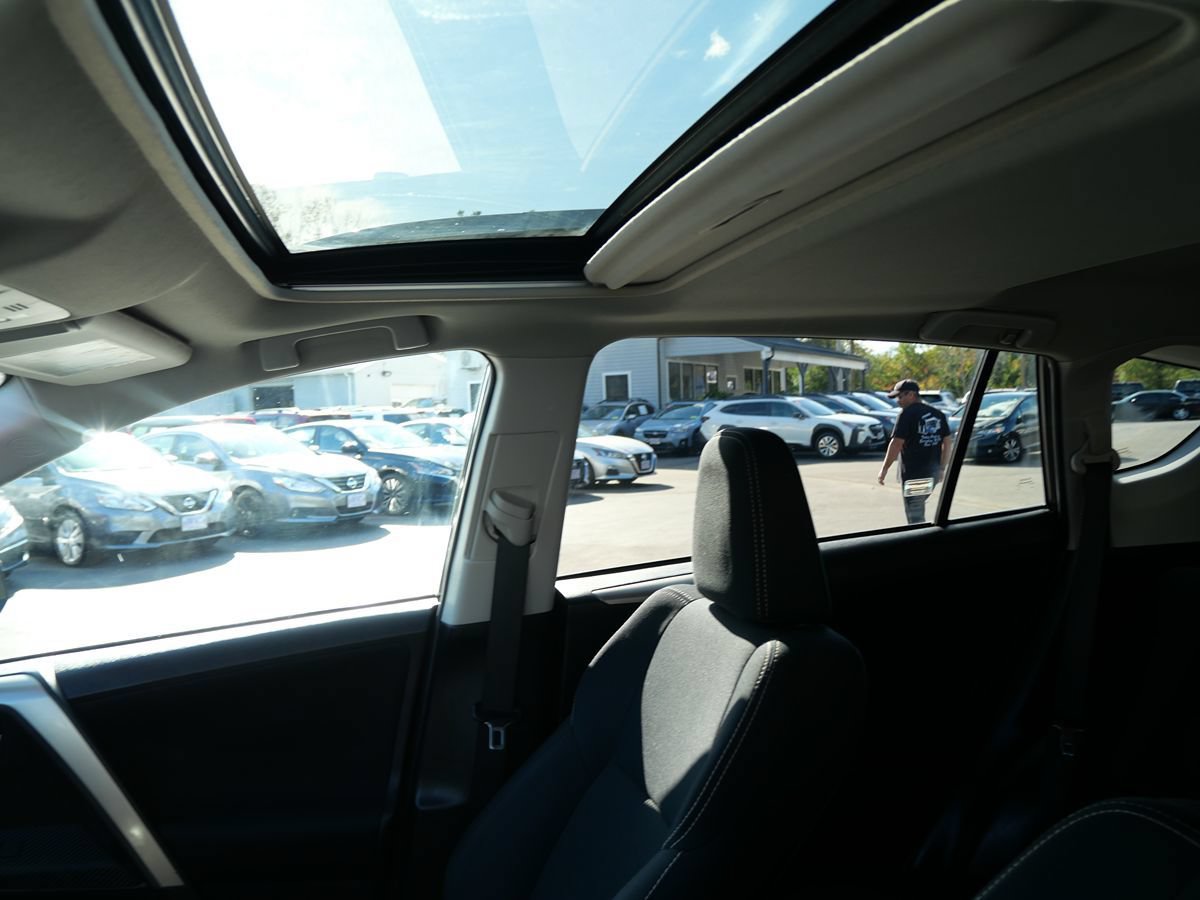 Used 2015 Toyota RAV4 XLE AWD/4WD image 10
