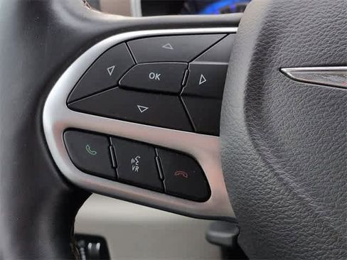 Used 2018 Chrysler Pacifica Touring-L Plus w/ Tire & Wheel Group image 25