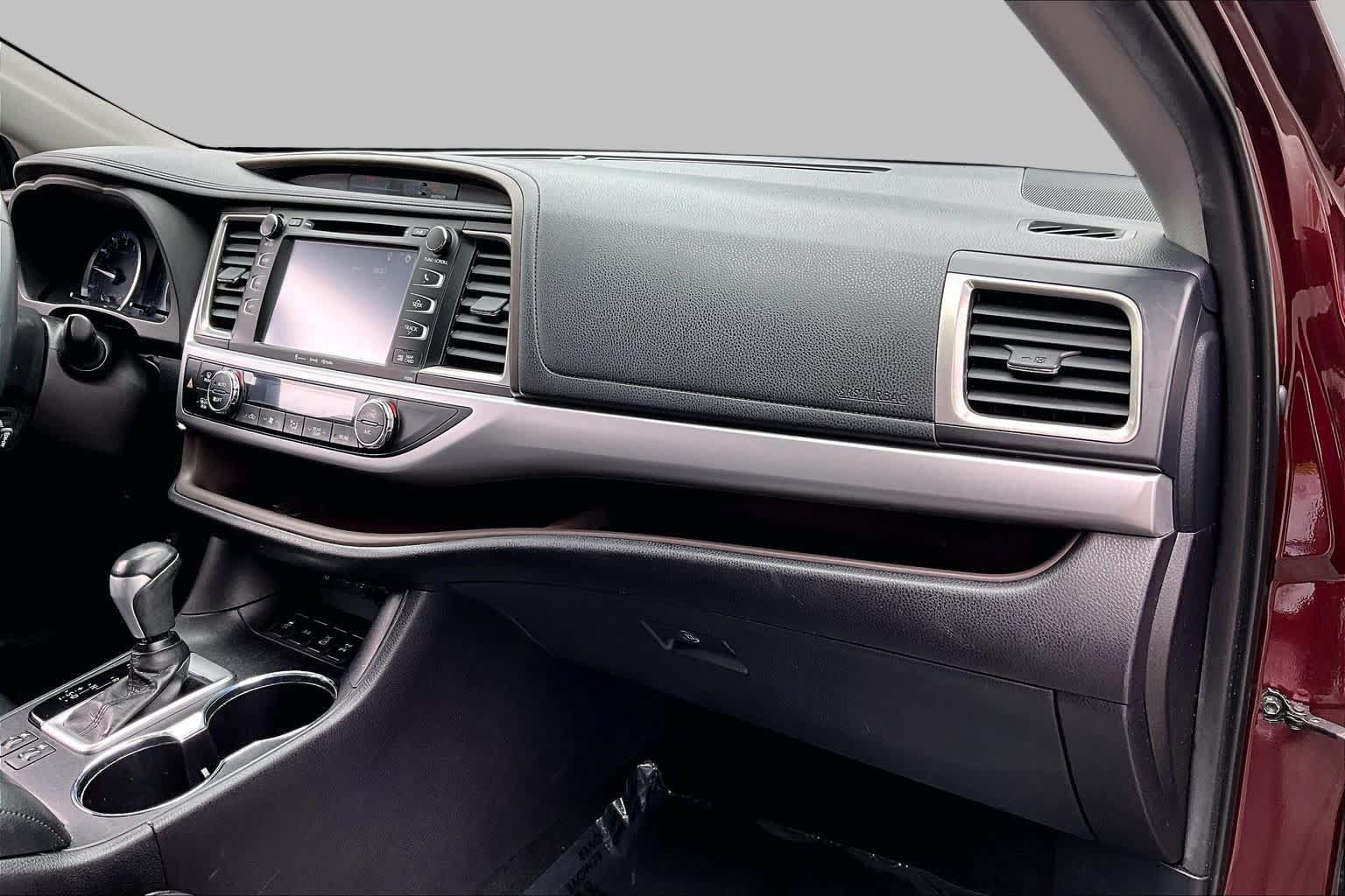 Used 2019 Toyota Highlander XLE AWD/4WD image 19