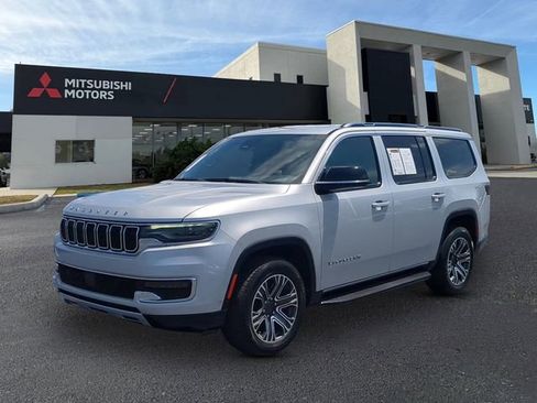 Used 2024 Jeep Wagoneer Series II w/ Flexible Seating Group RWD image 1