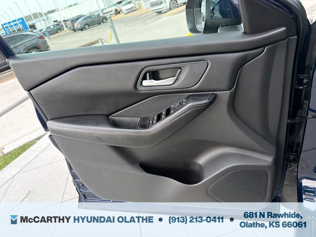 Used 2025 Nissan Rogue SV FWD image 31
