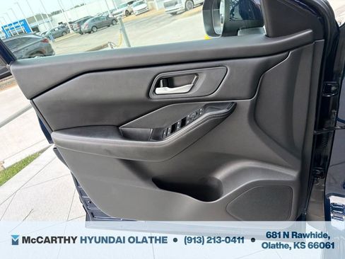 Used 2025 Nissan Rogue SV FWD image 31