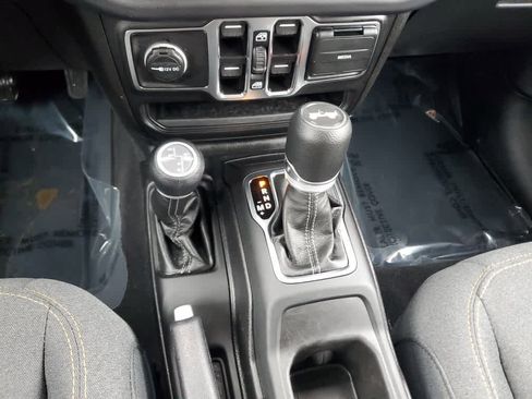 Used 2025 Jeep Wrangler Sahara w/ Safety Group image 20