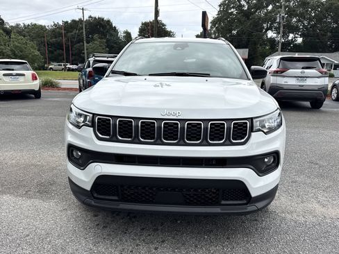 Used 2025 Jeep Compass Latitude AWD/4WD image 8