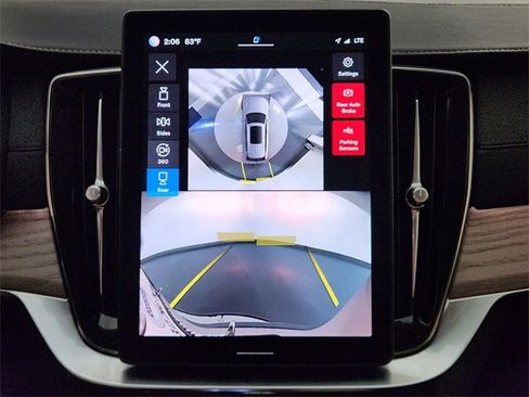 Used 2025 Volvo XC90 B5 Plus image 18