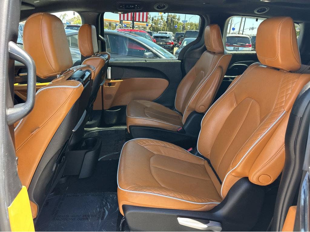 Used 2023 Chrysler Pacifica Pinnacle FWD image 10