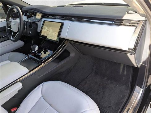 Used 2025 Land Rover Range Rover Sport SE image 24