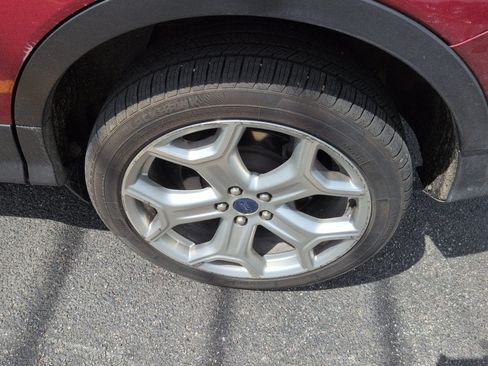 Used 2017 Ford Escape Titanium image 5