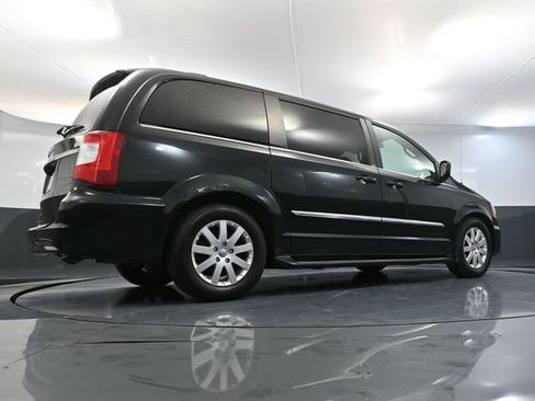 Used 2013 Chrysler Town & Country Touring image 46