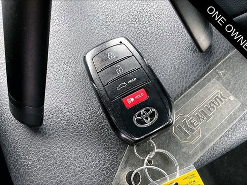 Used 2025 Toyota Camry SE image 33