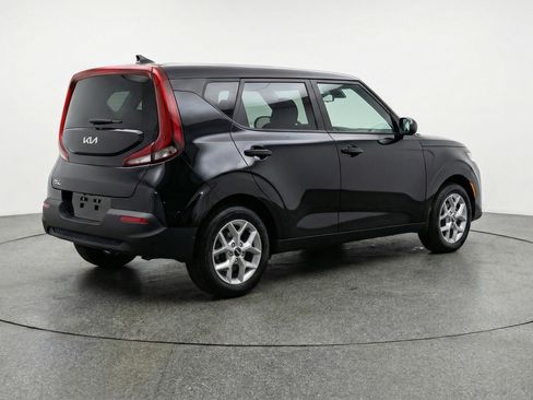 Used 2025 Kia Soul LX w/ LX Technology Package image 9