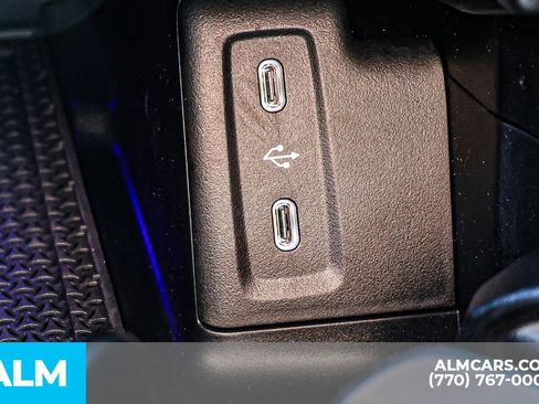 Used 2025 Mercedes-Benz GLC 300 4MATIC image 40