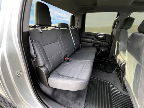 Used 2020 Chevrolet Silverado 2500 Custom w/ Custom Value Package image 17