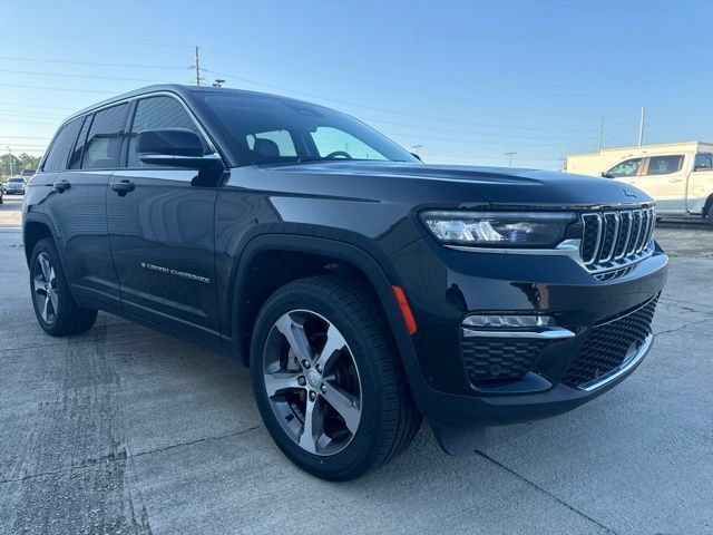 Used 2023 Jeep Grand Cherokee Limited w/ Luxury Tech Group II AWD/4WD image 7