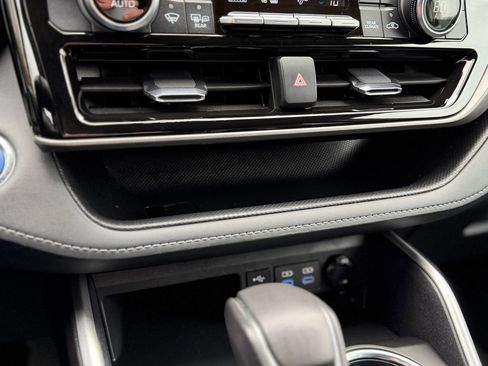 Used 2022 Toyota Highlander XLE image 23