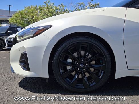 Used 2023 Nissan Maxima SR w/ Sport Mat Group FWD image 9