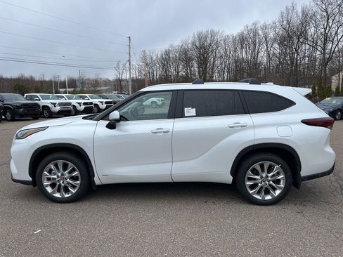New 2026 Toyota Highlander Limited image 3