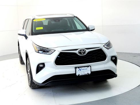Certified 2022 Toyota Highlander XLE image 8