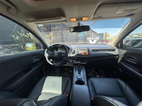Used 2018 Honda HR-V EX-L image 11