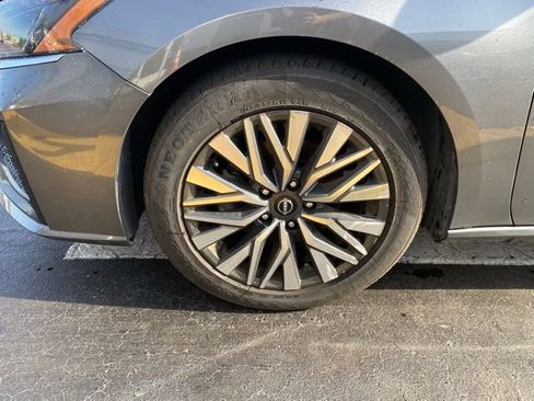 Used 2024 Nissan Altima 2.5 SV image 12