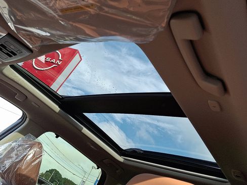 New 2026 Nissan Rogue Platinum w/ Platinum Premium Package image 10