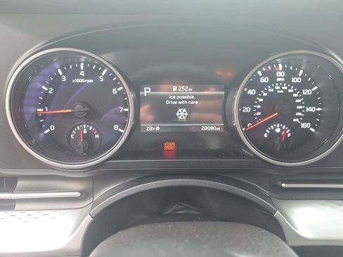 Used 2024 Kia Carnival LX image 7