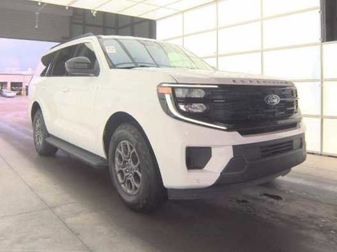 Used 2025 Ford Expedition Active AWD/4WD image 4