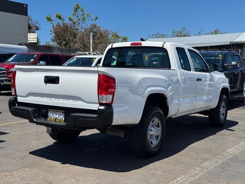 Used 2017 Toyota Tacoma SR RWD image 11