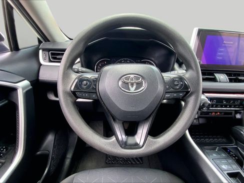 Used 2025 Toyota RAV4 XLE AWD/4WD image 6